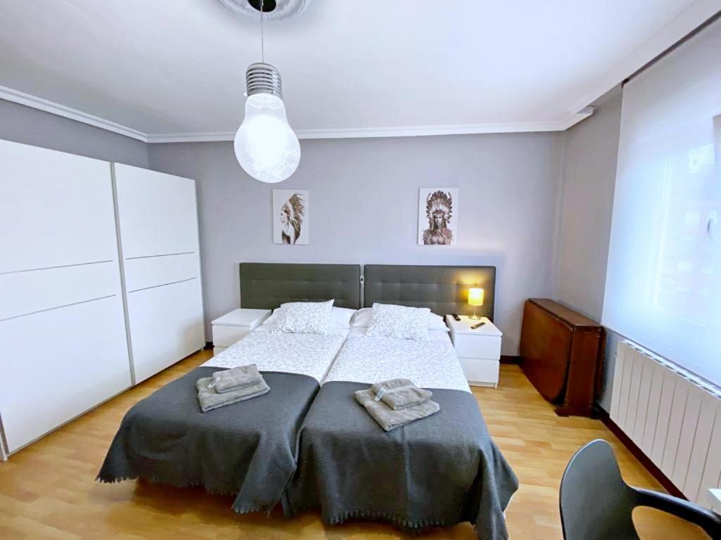 Apartamentos Milán 1 wifi y parking gratuito Oviedo Exterior foto